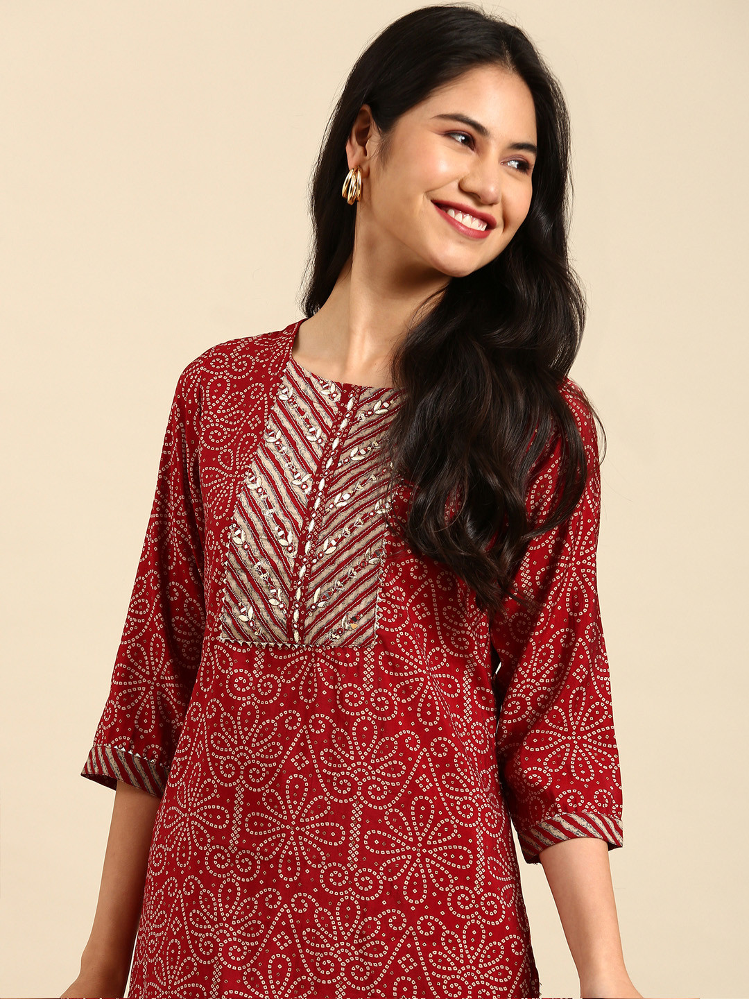 

SHOWOFF Women Maroon Leheriya Printed Beads And Stones Kurta With Trousers