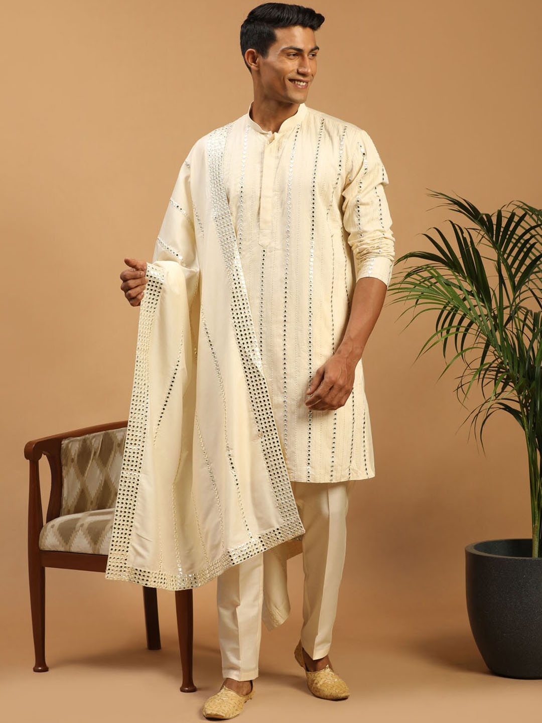 

VASTRAMAY Men Cream-Coloured Embroidered Kurta with Trousers & Dupatta