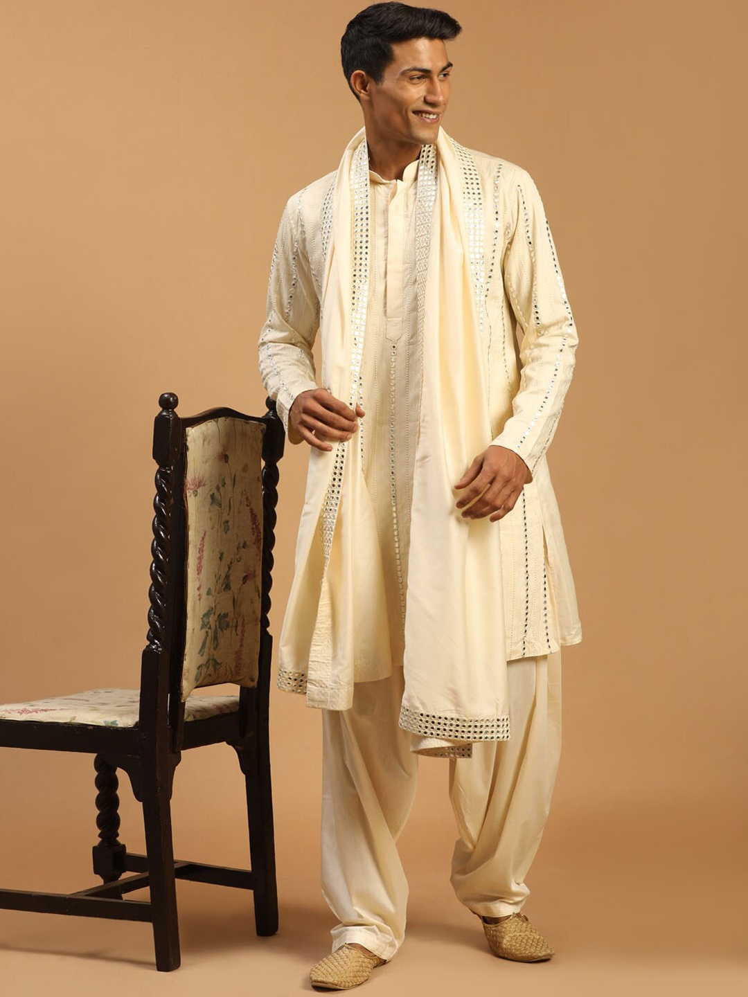 

VASTRAMAY Men Cream-Coloured Mirror Work Kurta with Patiala & Dupatta
