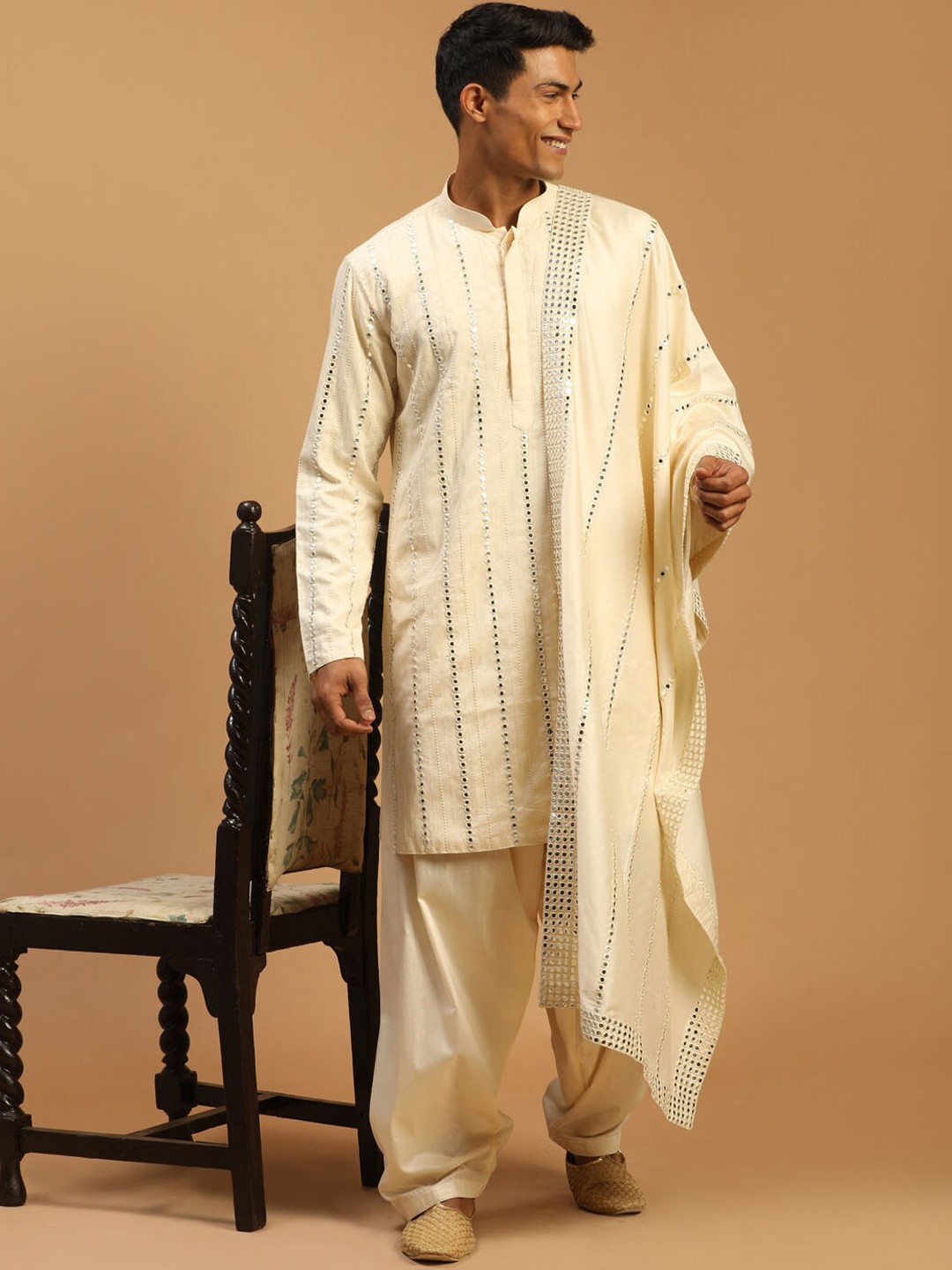 

VASTRAMAY Men Cream-Coloured Mirror Work Kurta with Patiala & Dupatta