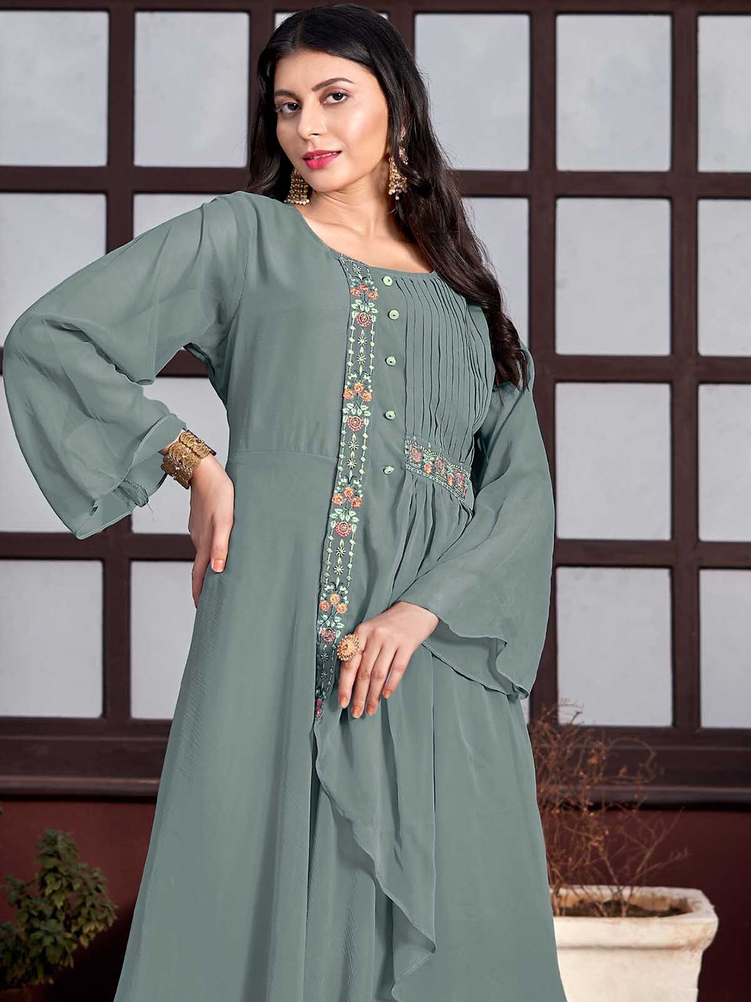 

ODETTE Women Green Thread Work Georgette Kurta