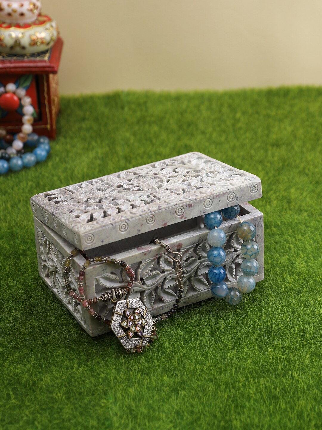 

Aapno Rajasthan White Textured Stone Jewellery Organizers