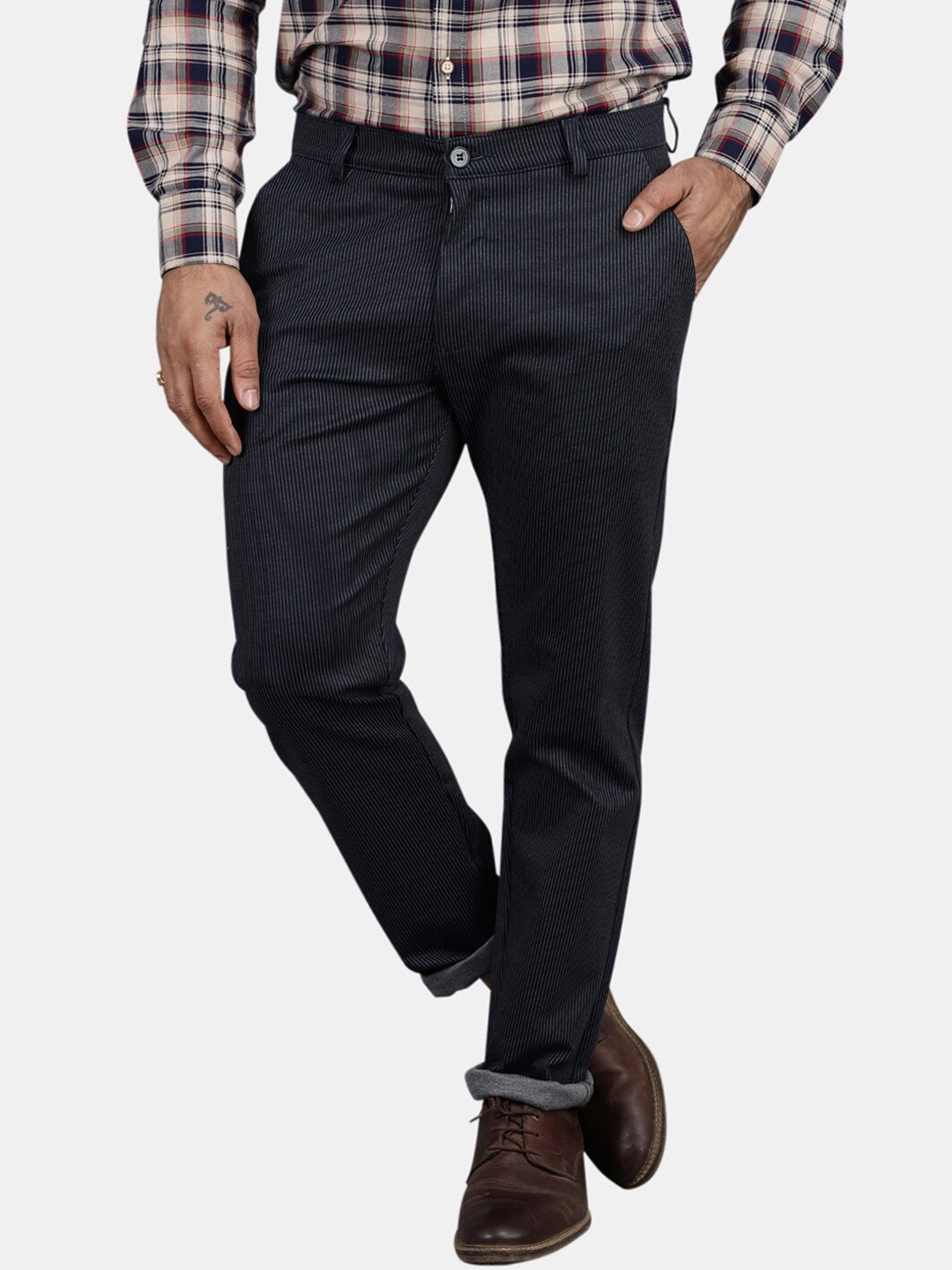 

V-Mart Men Blue Textured Classic Slim Fit Cotton Chinos Trouser