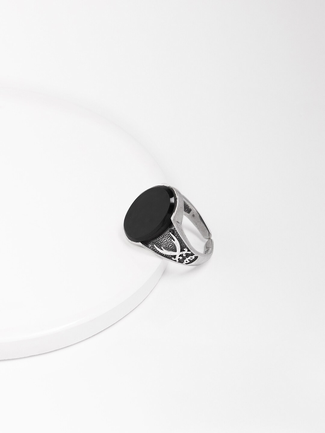 

GIVA Men 92.5 Sterling Silver Rhodium-Plated Black Stone-Studded Finger Ring