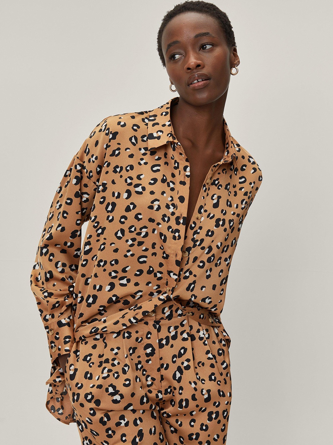 

NASTY GAL Women Leopard Print Oversized Satin Shirt, Tan