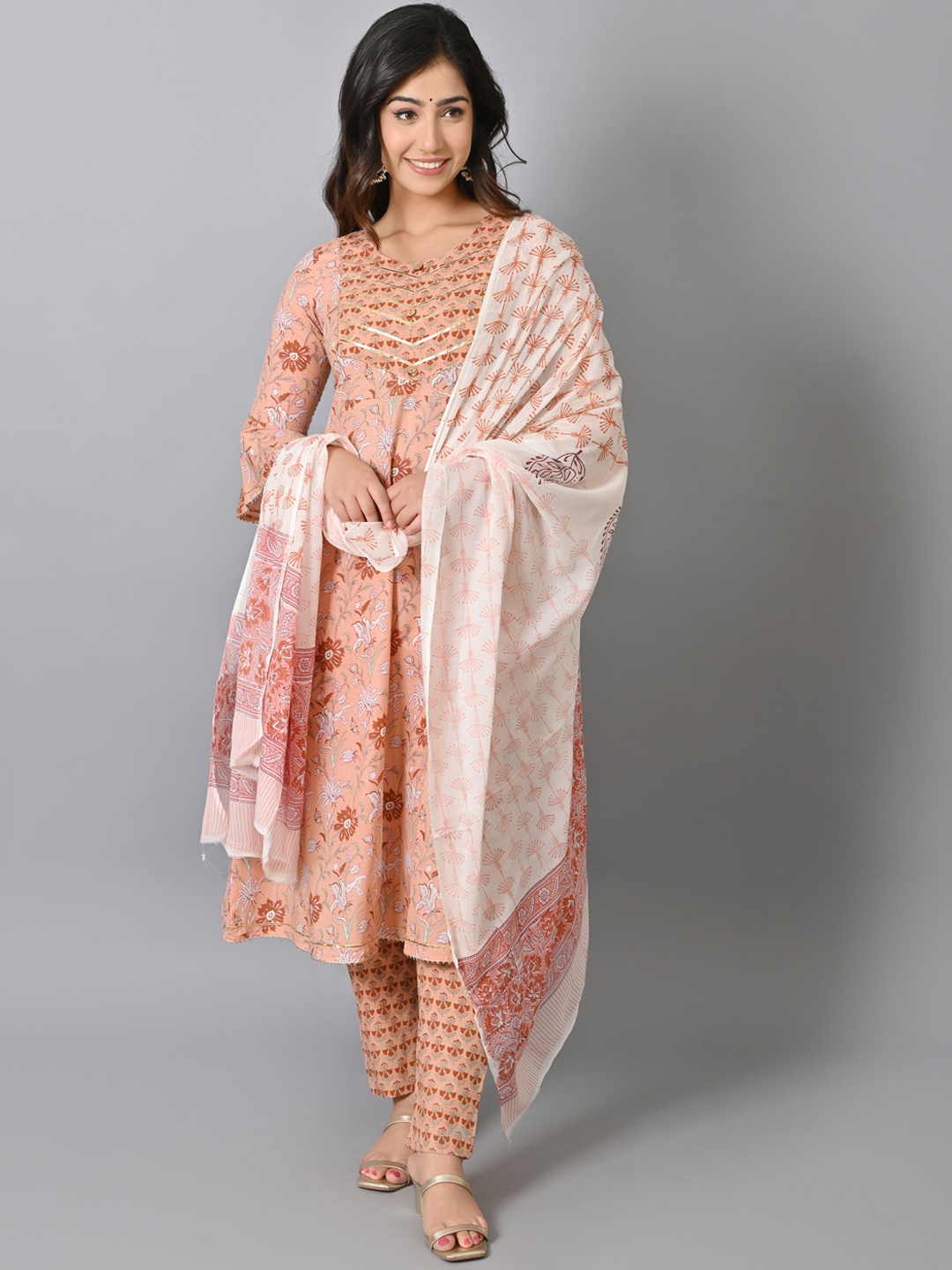 

VASTRAMANIAA Women Peach Floral Printed Pure Cotton Kurta with Trousers & Dupatta