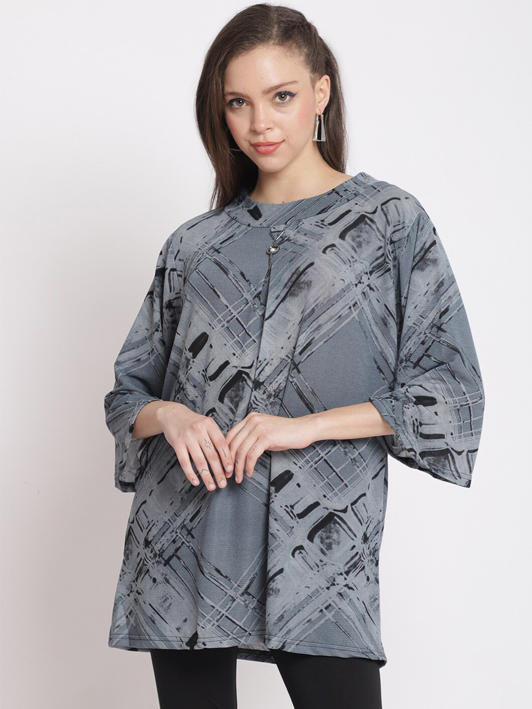 

The Mini NEEDLE Plus Size Grey & Black Geometric Printed Longline Top