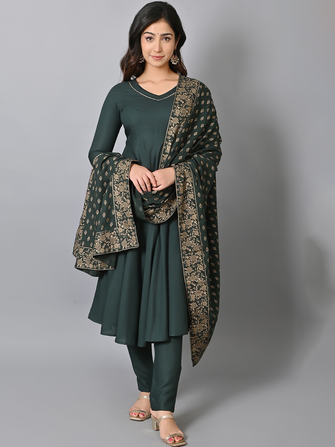 

VASTRAMANIAA Women Olive Green Empire Gotta Patti Kurta with Trousers & Dupatta