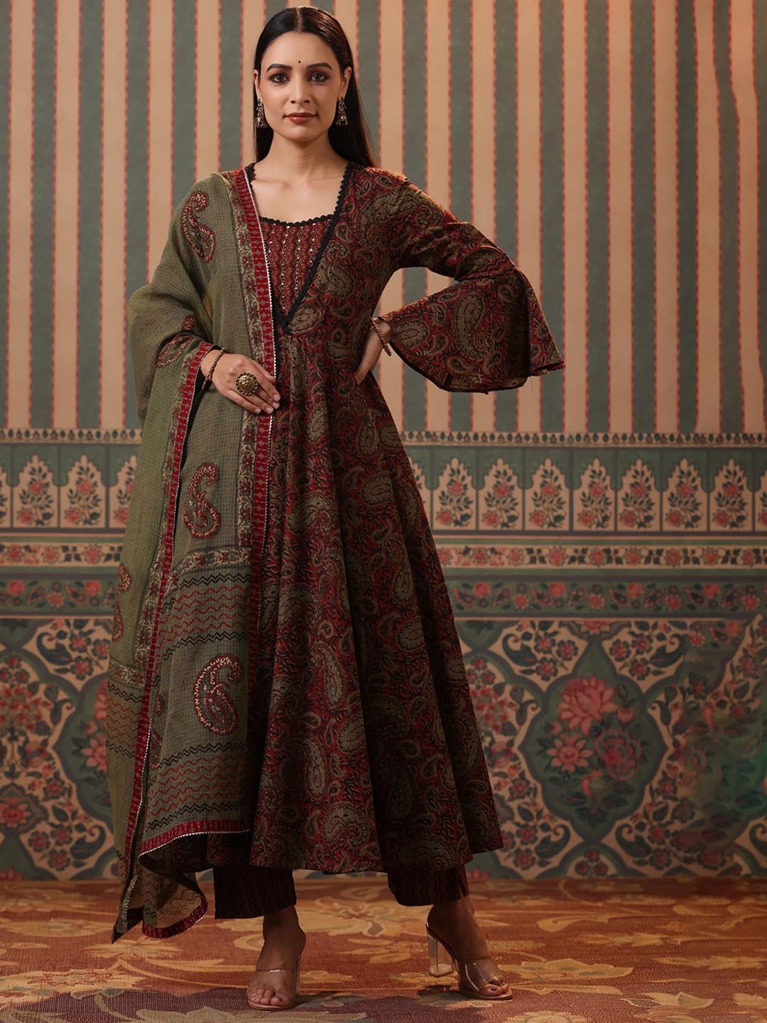 

Rain & Rainbow Maroon Paisley Printed Pure Cotton Kurta with Trousers & With Dupatta
