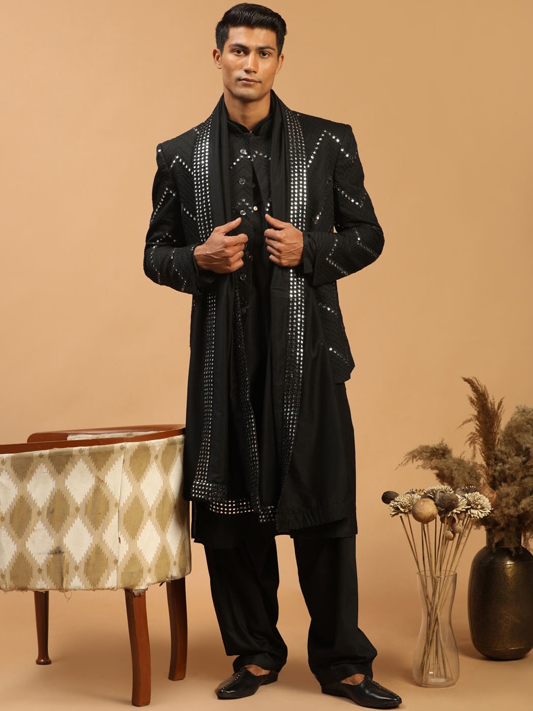 

VASTRAMAY Men Kurta with Trousers & Mirror Work Badhgala Jodhpuri & Dupatta, Black