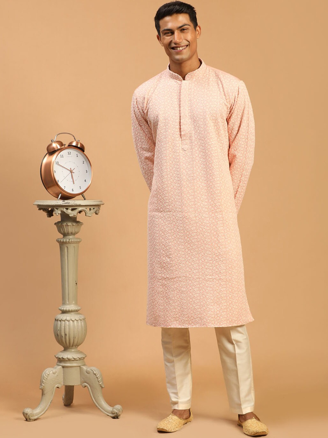 

VASTRAMAY Men Pink Ethnic Motifs Embroidered Chikankari Kurta with Trousers