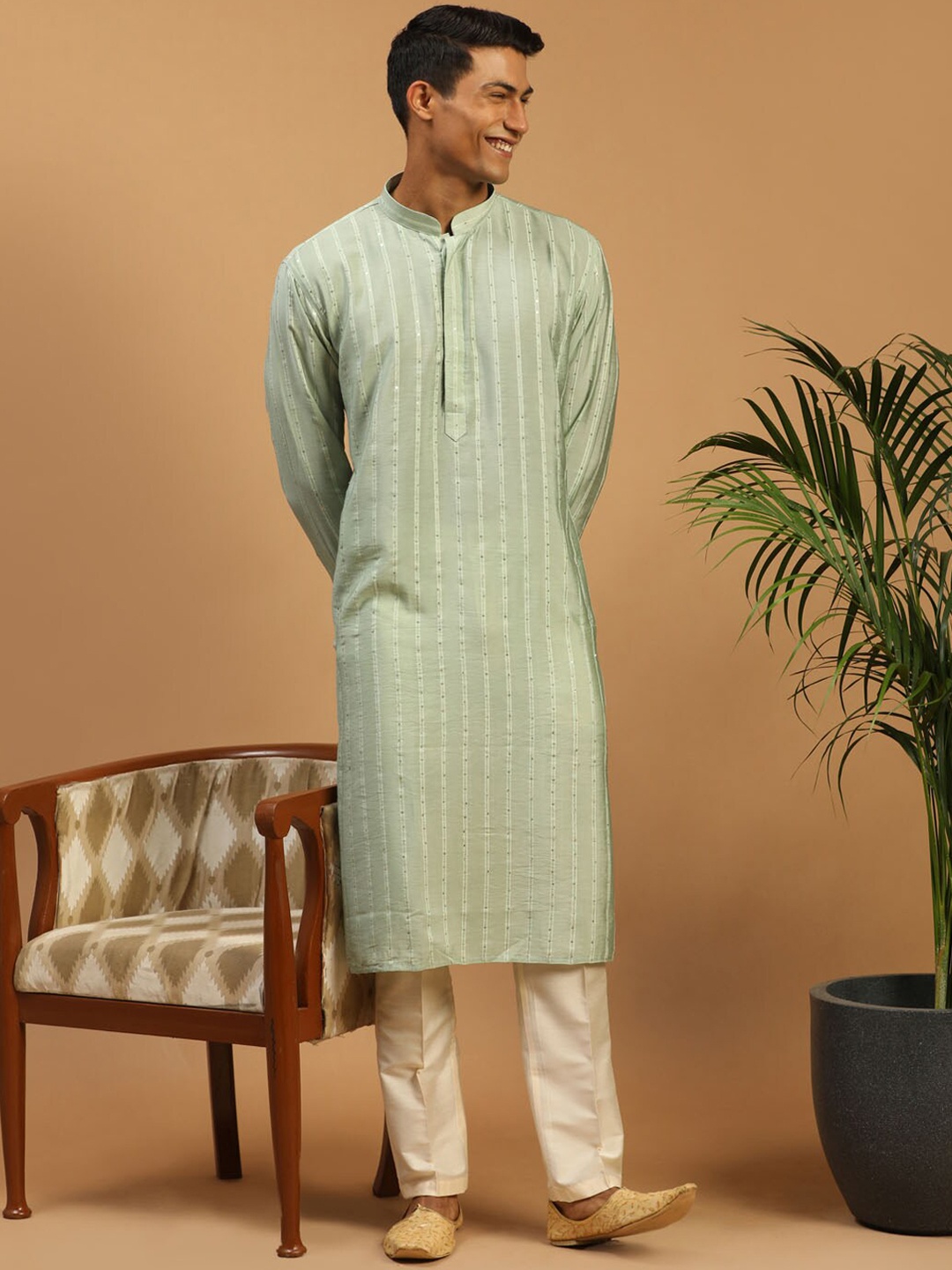 

VASTRAMAY Men Green Embroidered Sequinned Kurta with Trousers