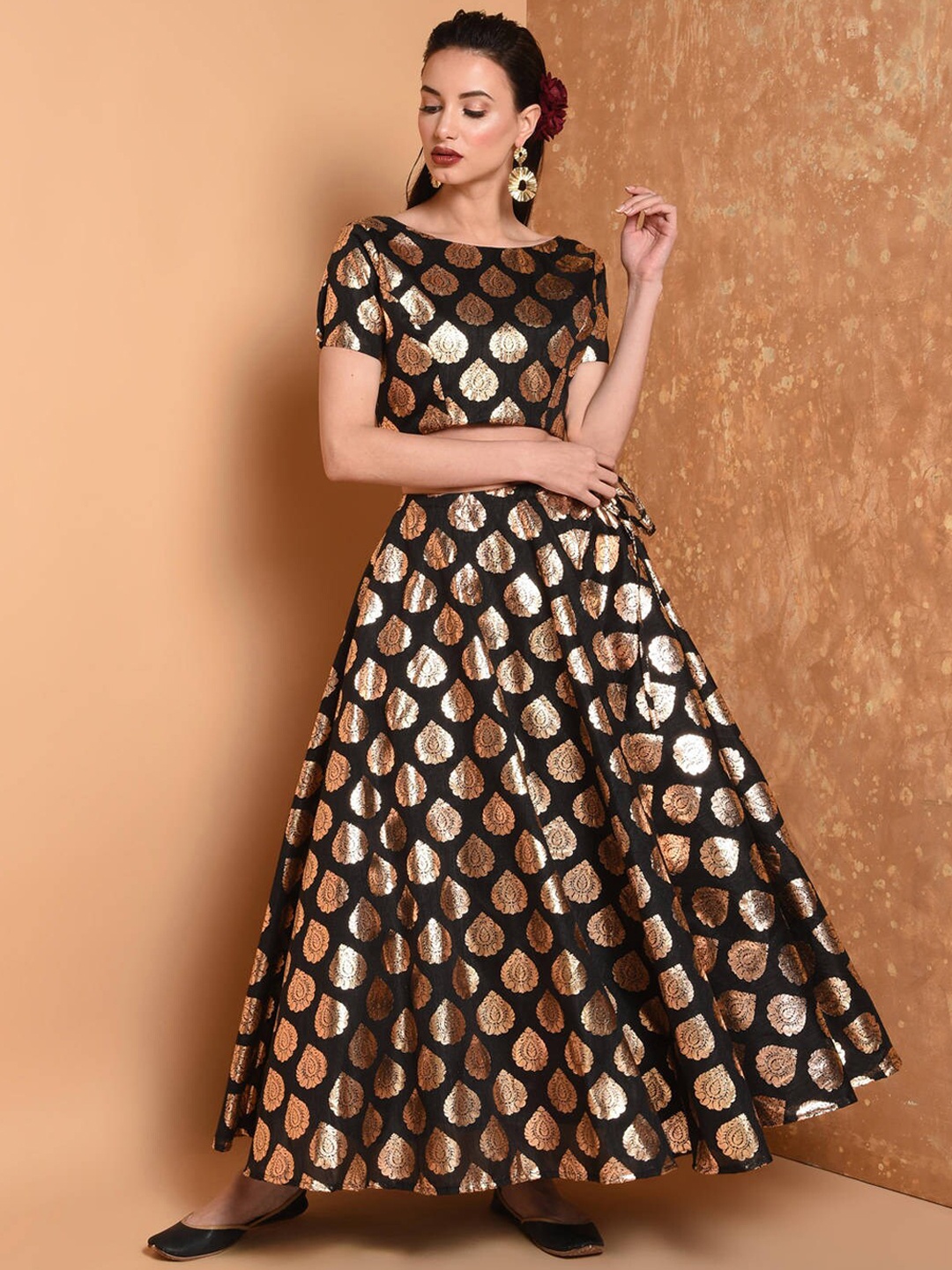 

KAANCHIE NANGGIA Black & Gold-Toned Ready to Wear Lehenga