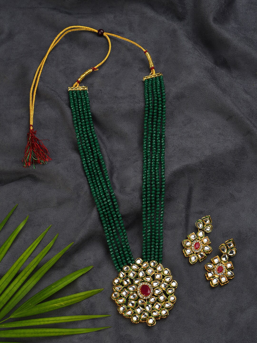 

SOHI Gold-Toned & Green Kundan Studded & Beaded Gold-Plated Jewellery Set