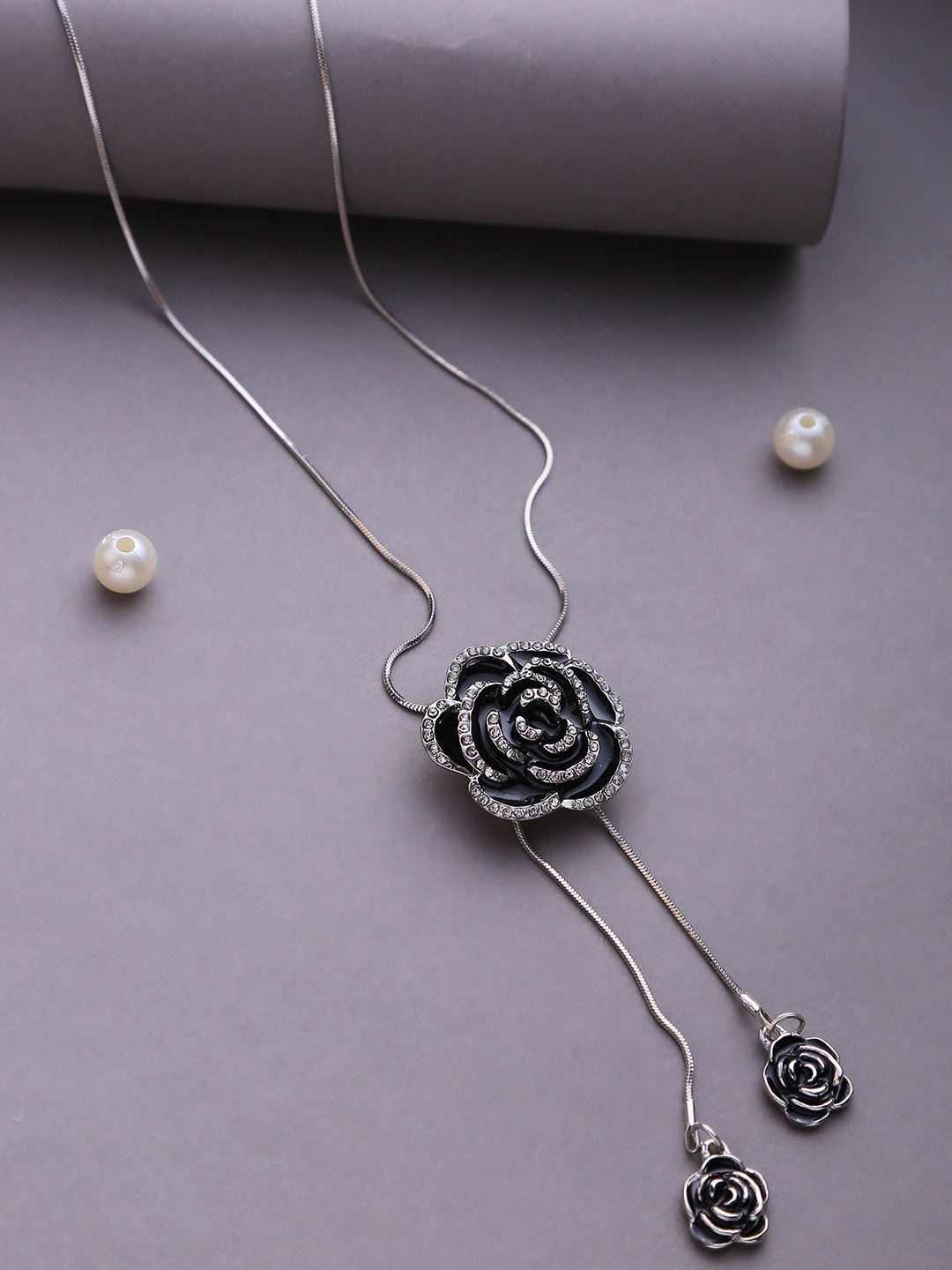 

SOHI Silver-Toned & Black Silver-Plated Floral Pendant Chain