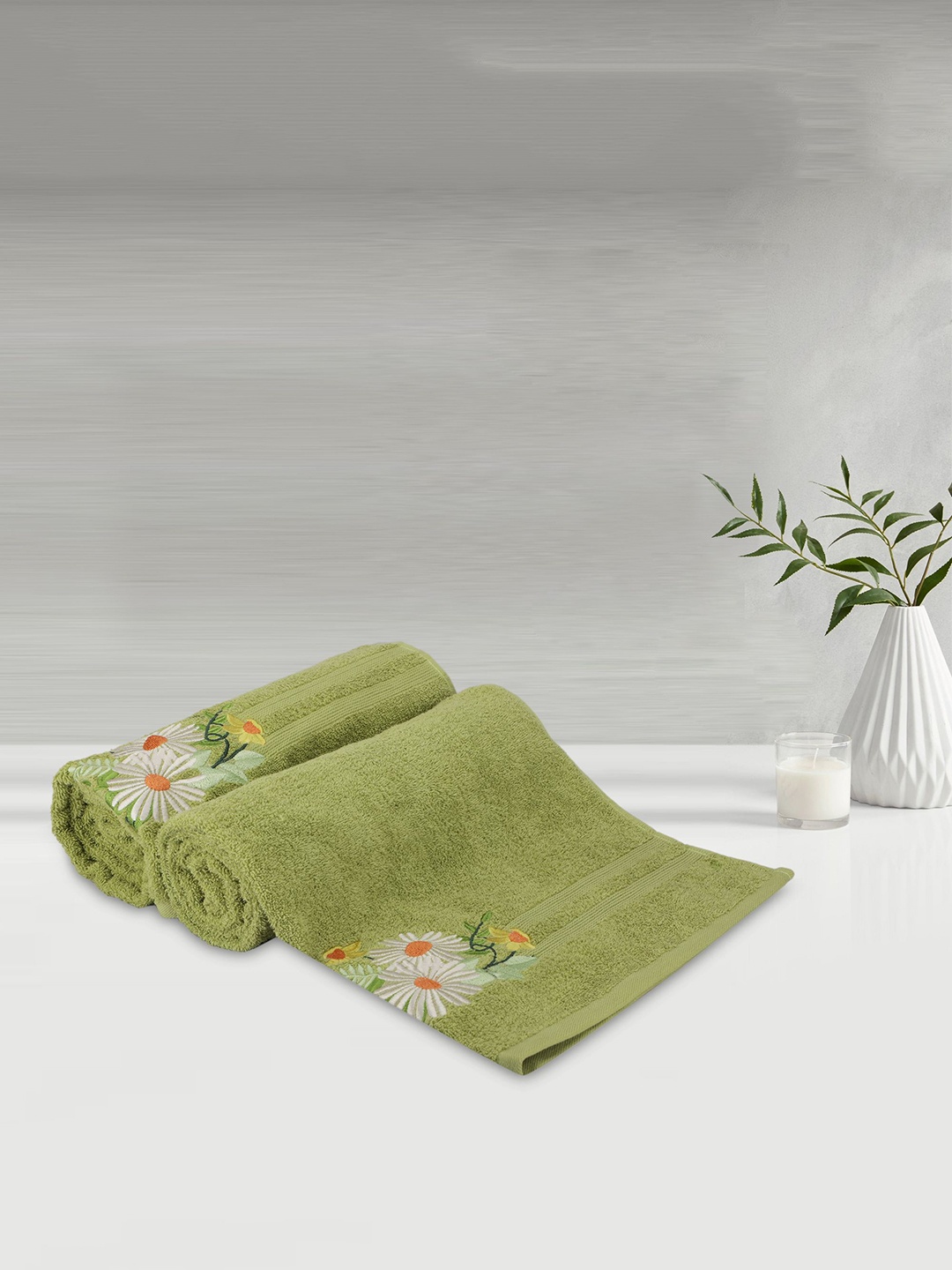 

LUSH & BEYOND Set Of 2 Green Printed GSM 500 Pure Cotton Bath Towels