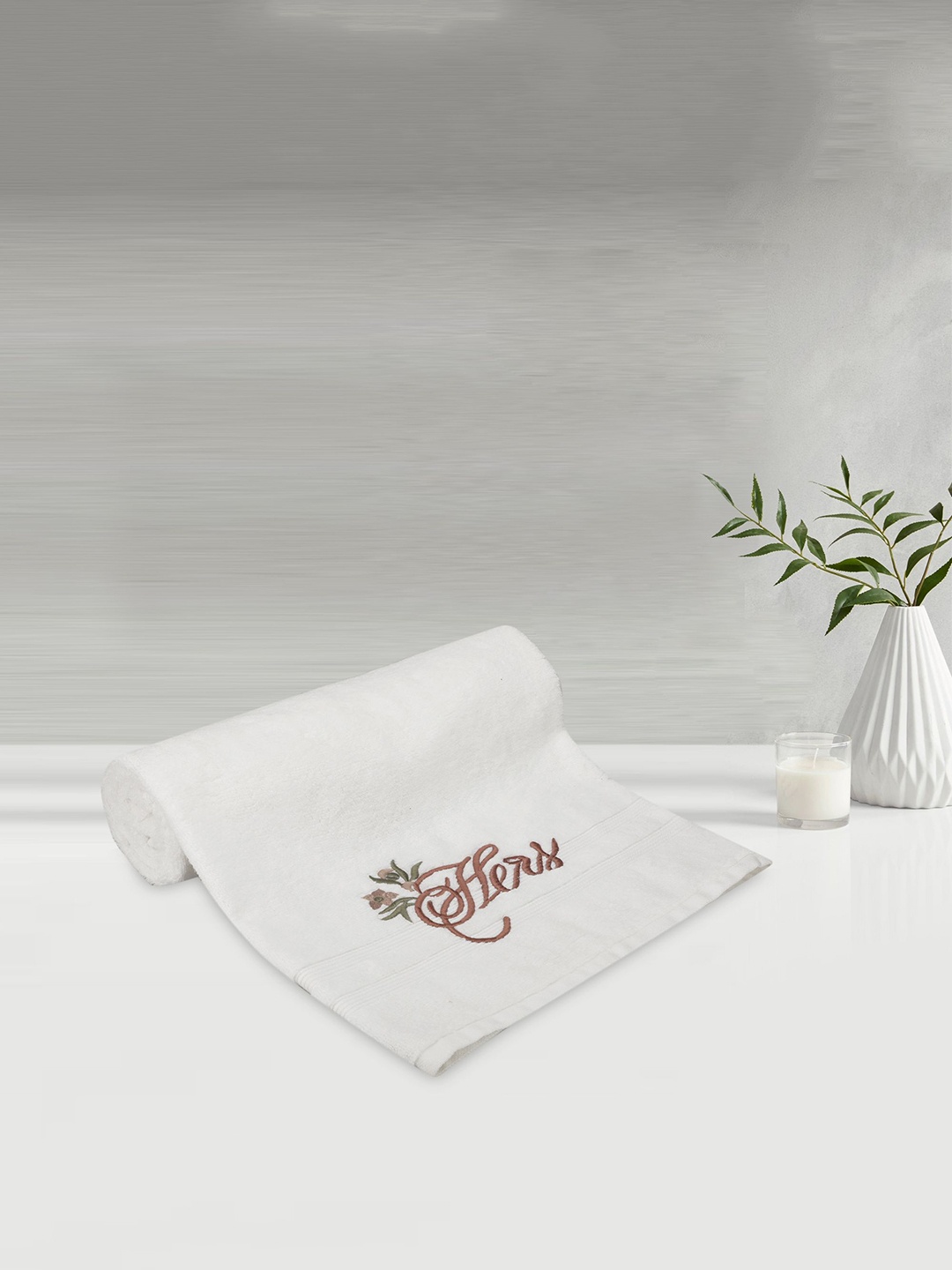 

LUSH & BEYOND White Printed Bath Towel