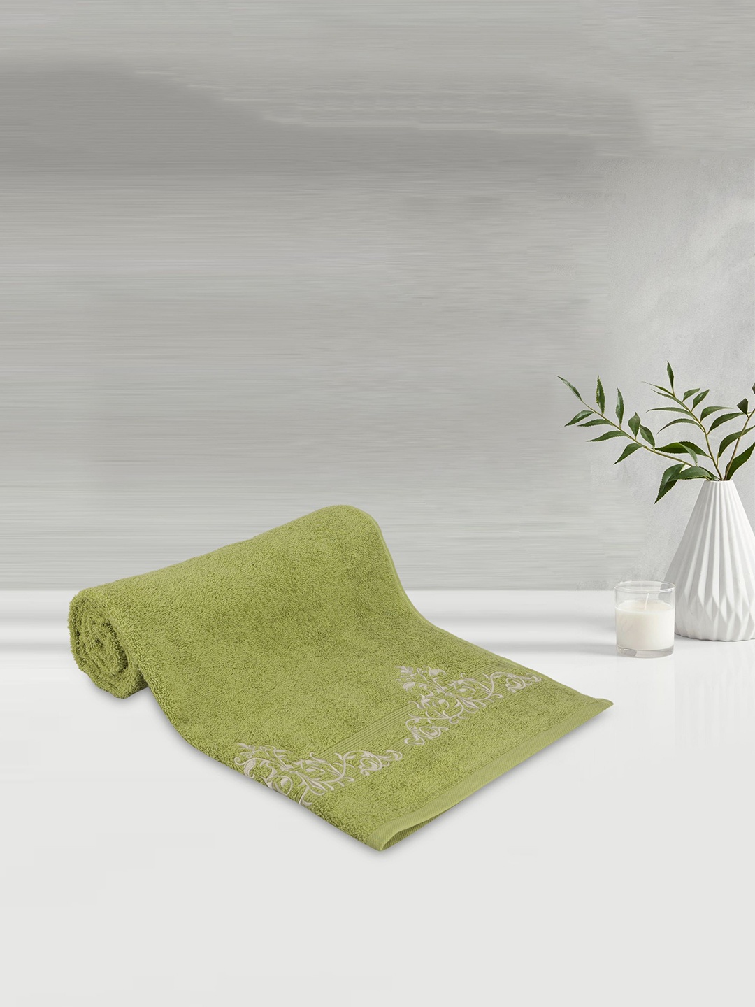 

LUSH & BEYOND Green 500 GSM Soft Bath Towel