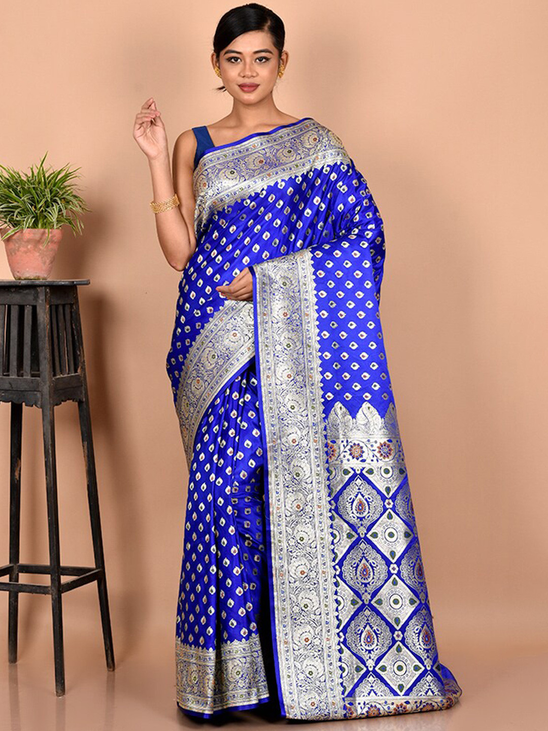 

AllSilks Blue & Gold-Toned Floral Zari Silk Blend Banarasi Saree