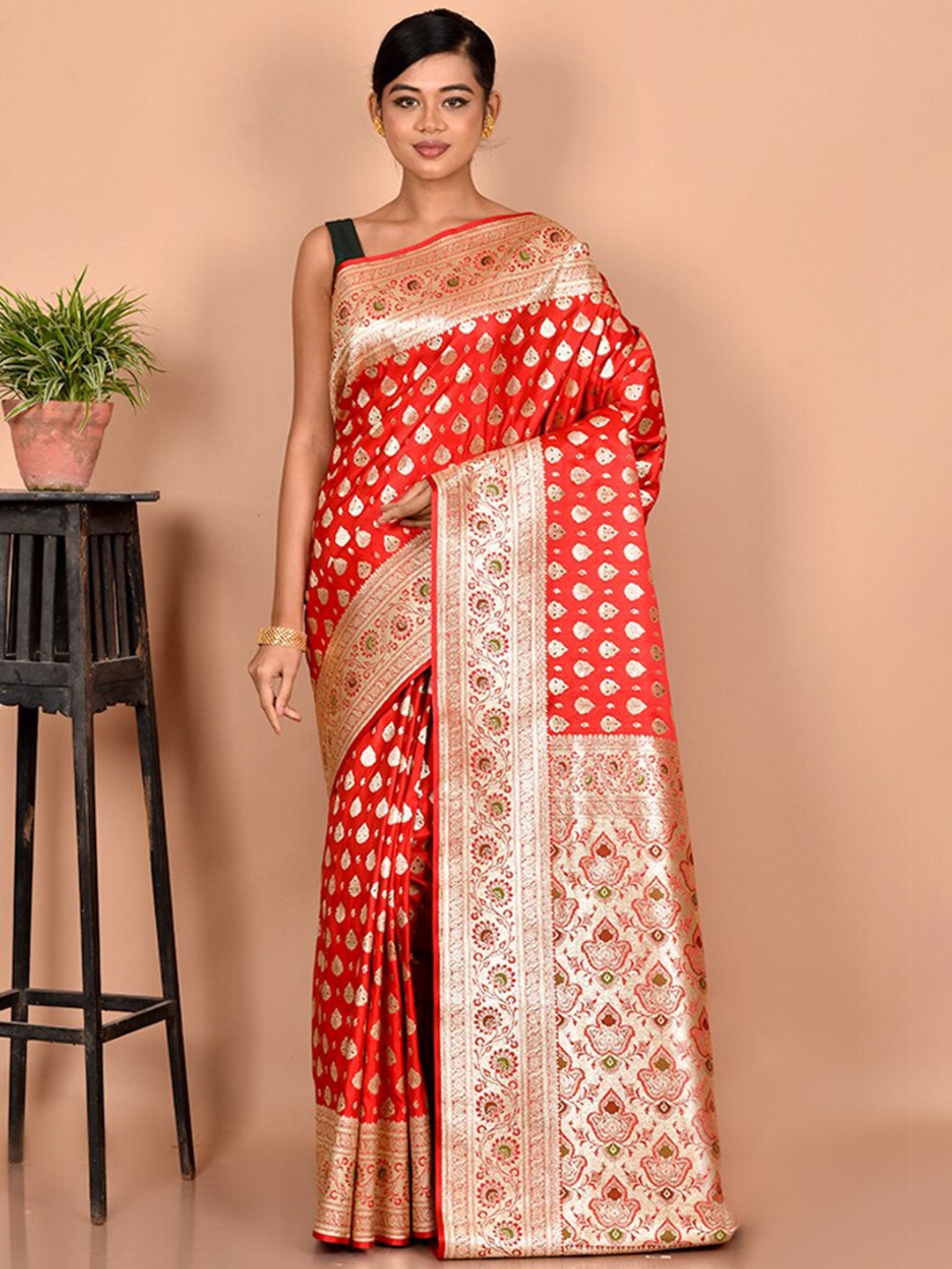 

AllSilks Red & Gold-Toned Floral Zari Silk Blend Banarasi Saree