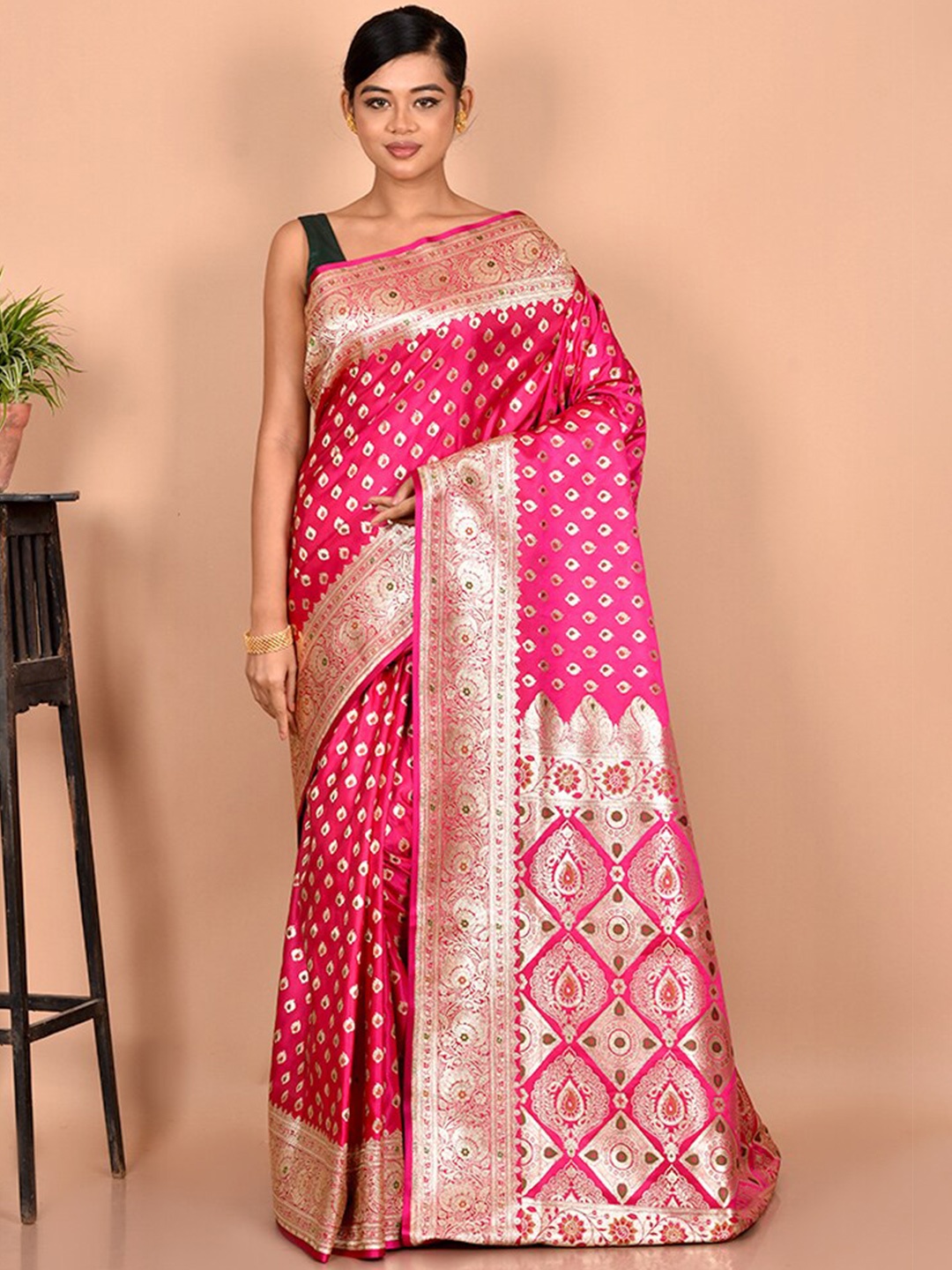 

AllSilks Pink & Silver-Toned Floral Zari Silk Blend Banarasi Saree
