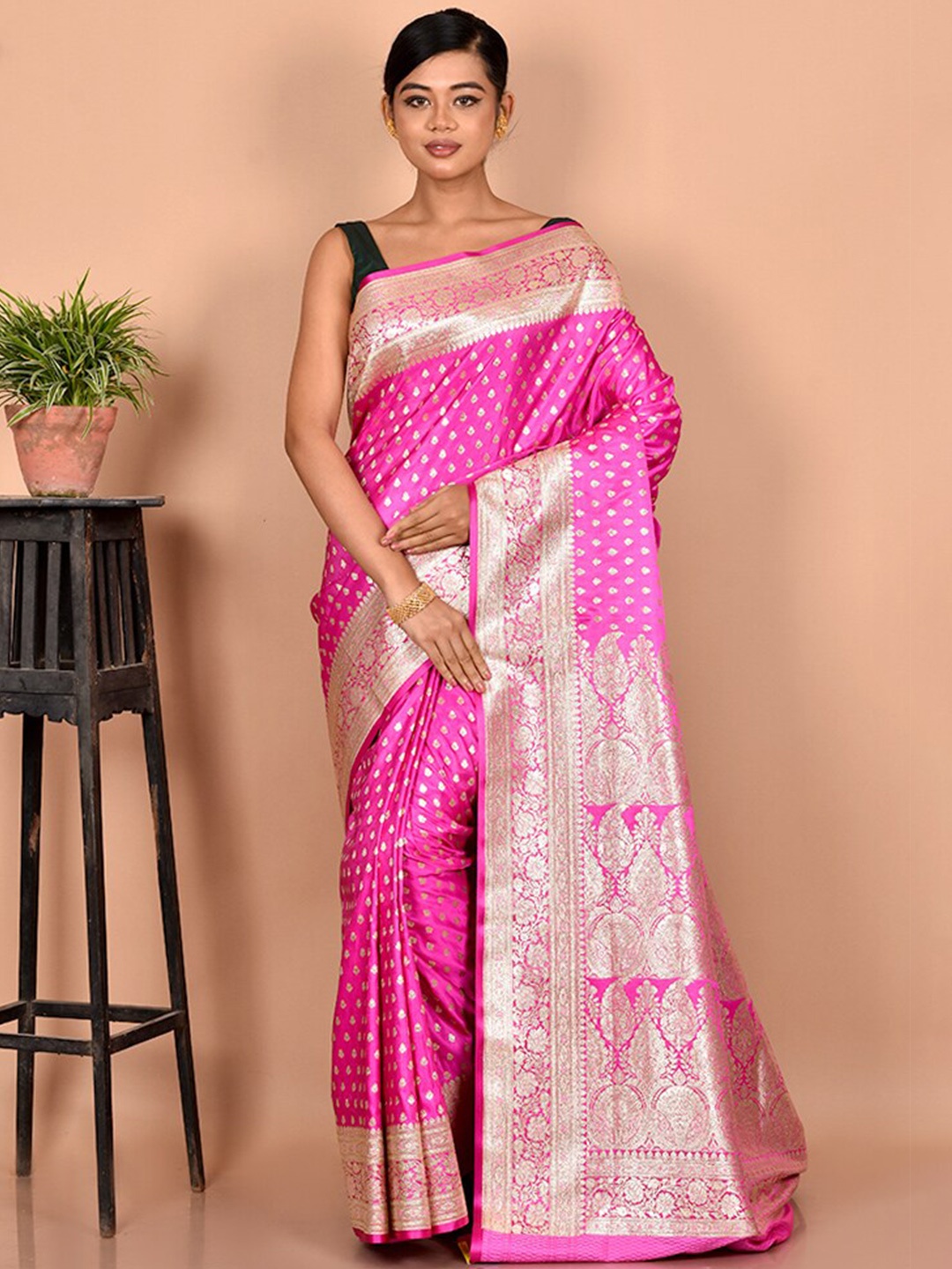

AllSilks Pink & Silver-Toned Ethnic Motifs Zari Silk Blend Banarasi Saree