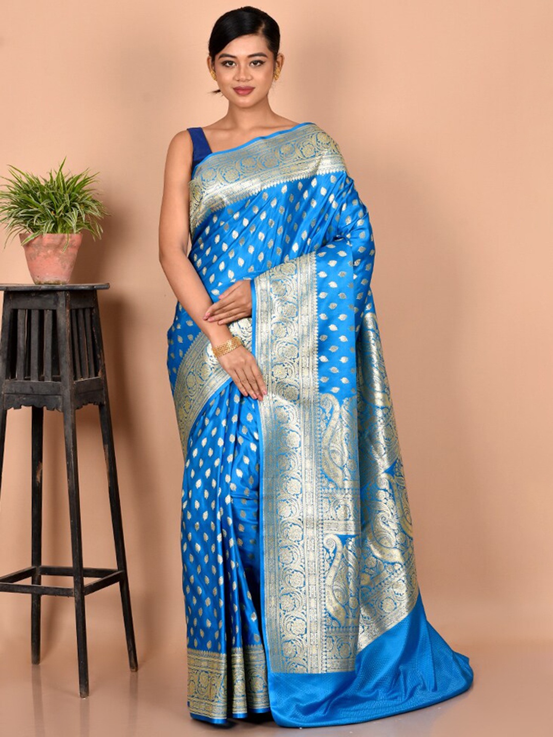 

AllSilks Blue & Gold-Toned Floral Zari Silk Blend Banarasi Saree