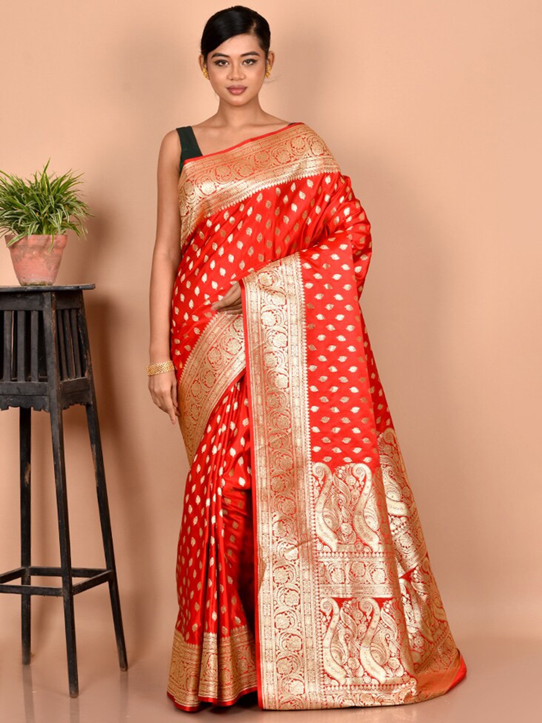 

AllSilks Red & Gold-Toned Floral Zari Silk Blend Banarasi Saree