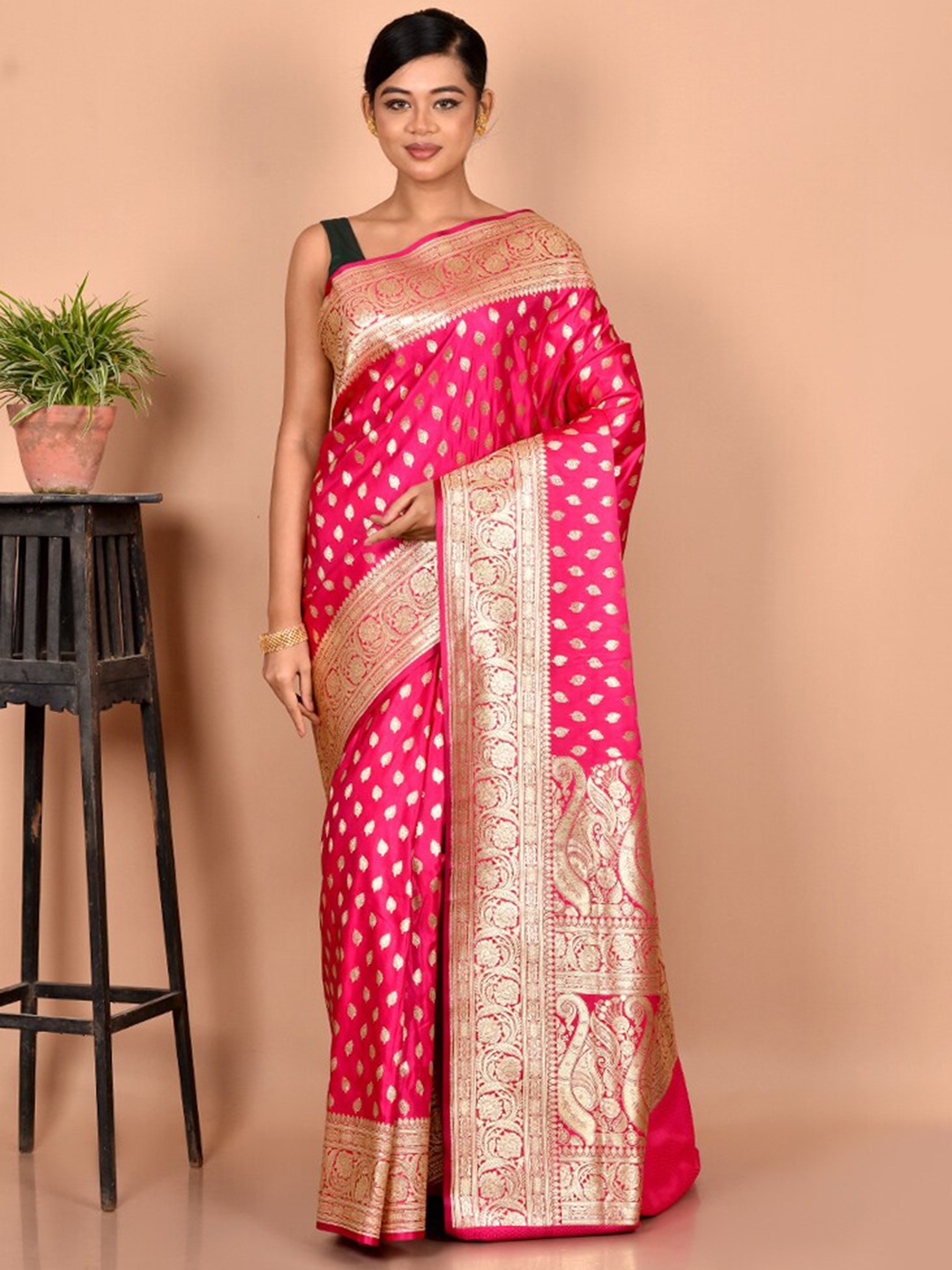 

AllSilks Pink & Gold-Toned Floral Zari Silk Blend Banarasi Saree