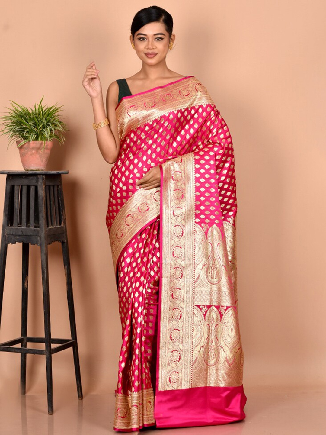 

AllSilks Pink & Gold-Toned Floral Zari Silk Blend Banarasi Saree