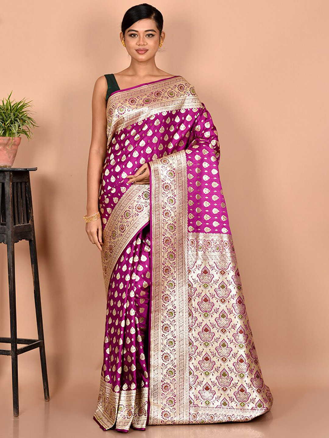 

AllSilks Purple & Gold-Toned Ethnic Motifs Zari Silk Blend Banarasi Saree