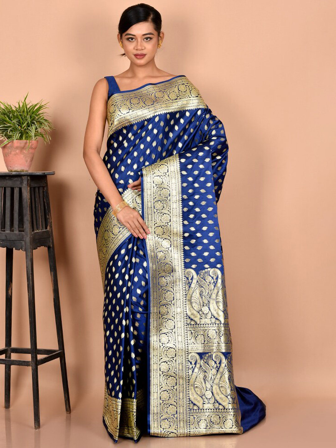 

AllSilks Navy Blue & Gold-Toned Woven Design Zari Silk Blend Banarasi Saree
