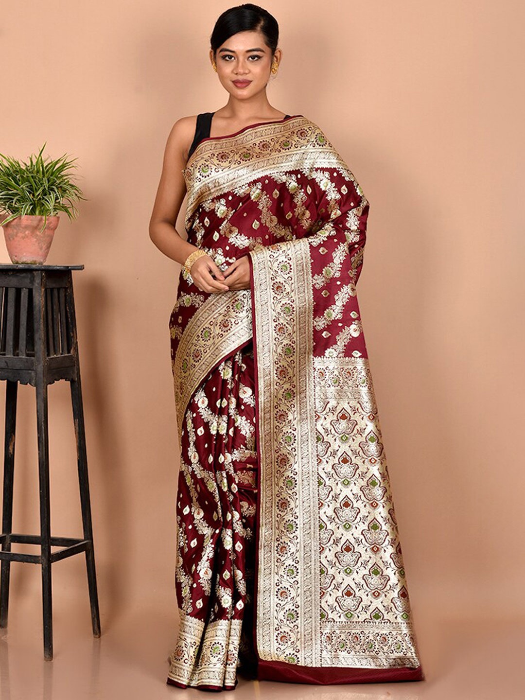 

AllSilks Maroon & Gold-Toned Woven Design Zari Silk Blend Banarasi Saree