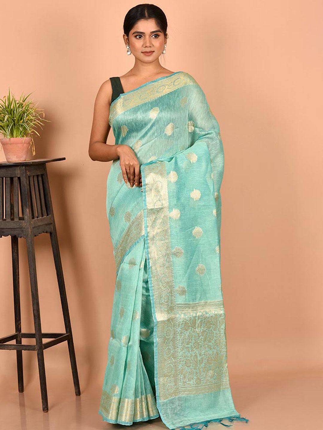 

AllSilks Green & Gold-Toned Woven Design Zari Pure Linen Saree