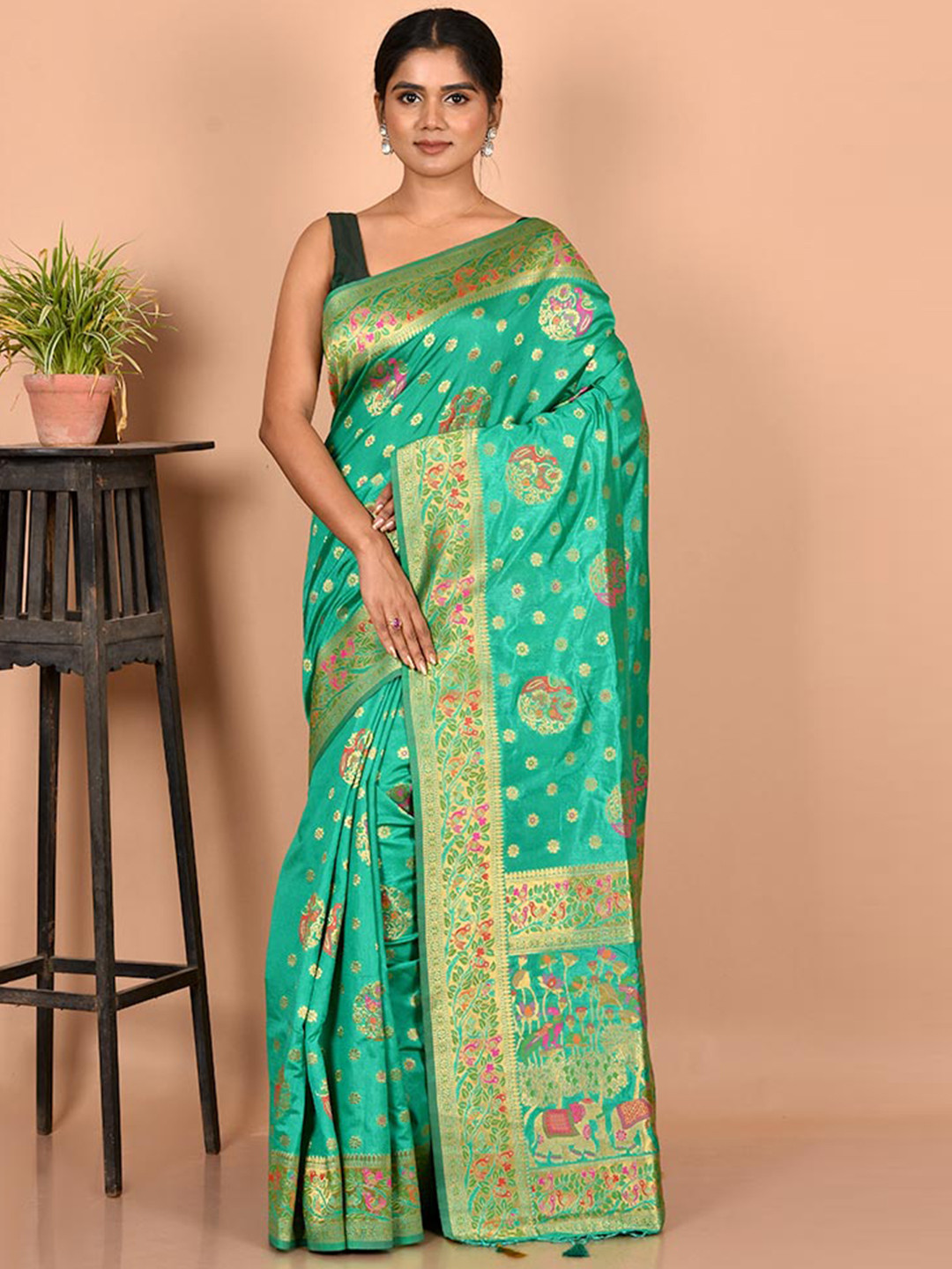 

AllSilks Green & Gold-Toned Woven Design Zari Silk Blend Saree