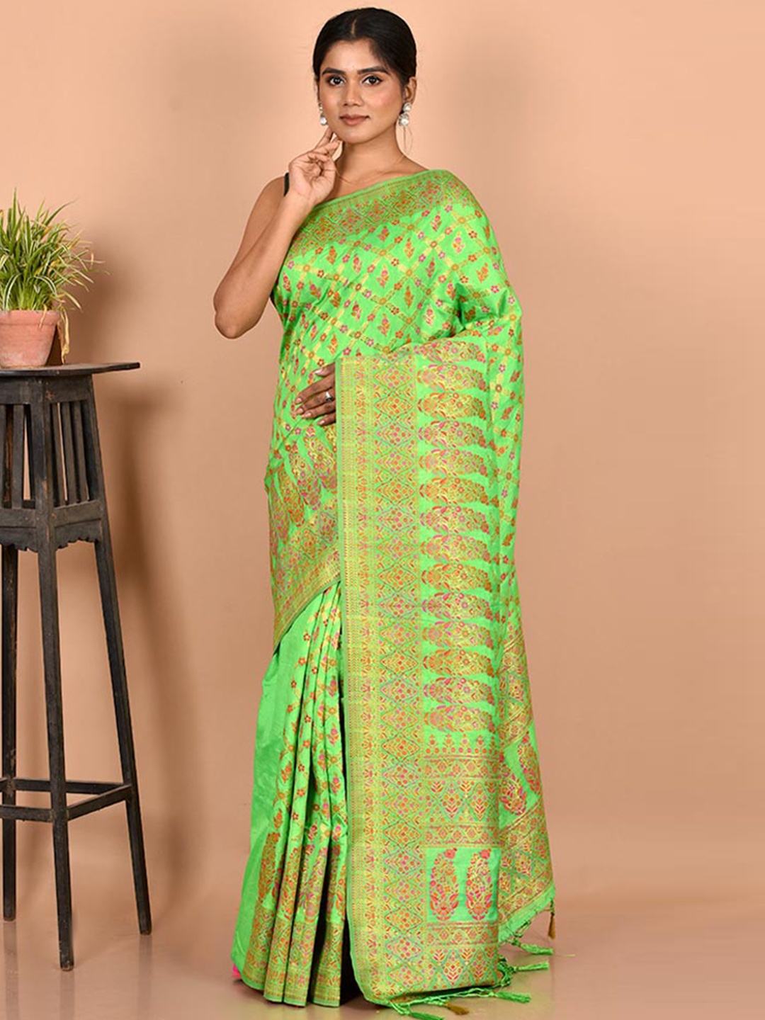 

AllSilks Green & Gold-Toned Woven Design Zari Silk Blend Saree