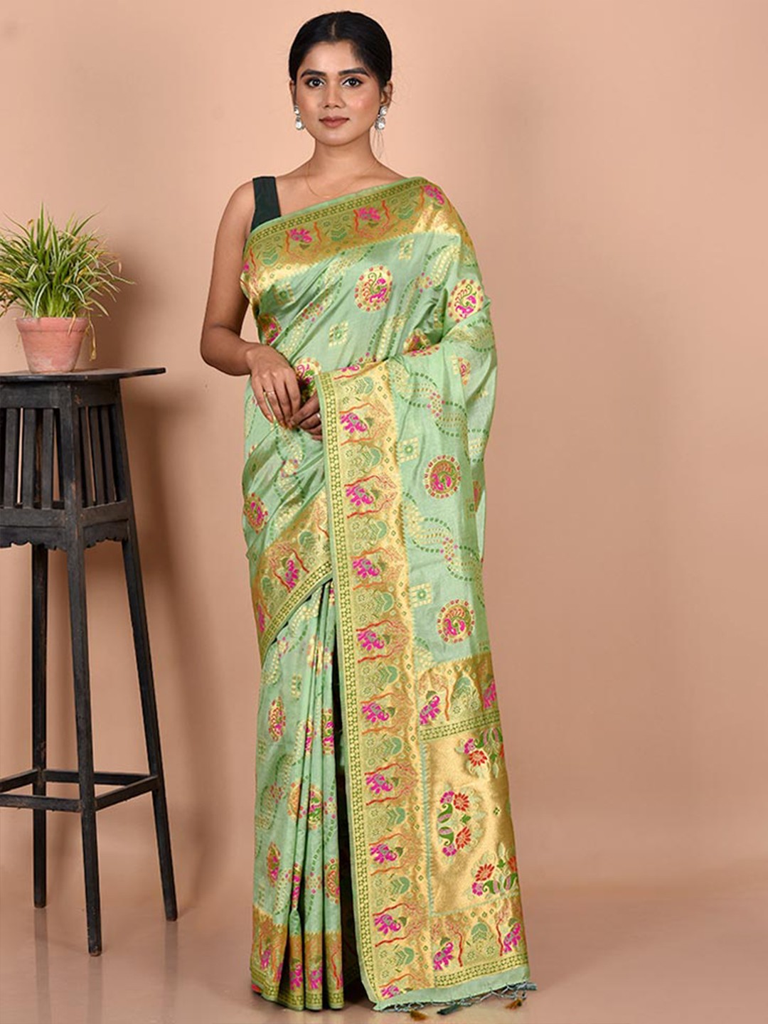 

AllSilks Green & Gold-Toned Woven Design Zari Silk Blend Saree