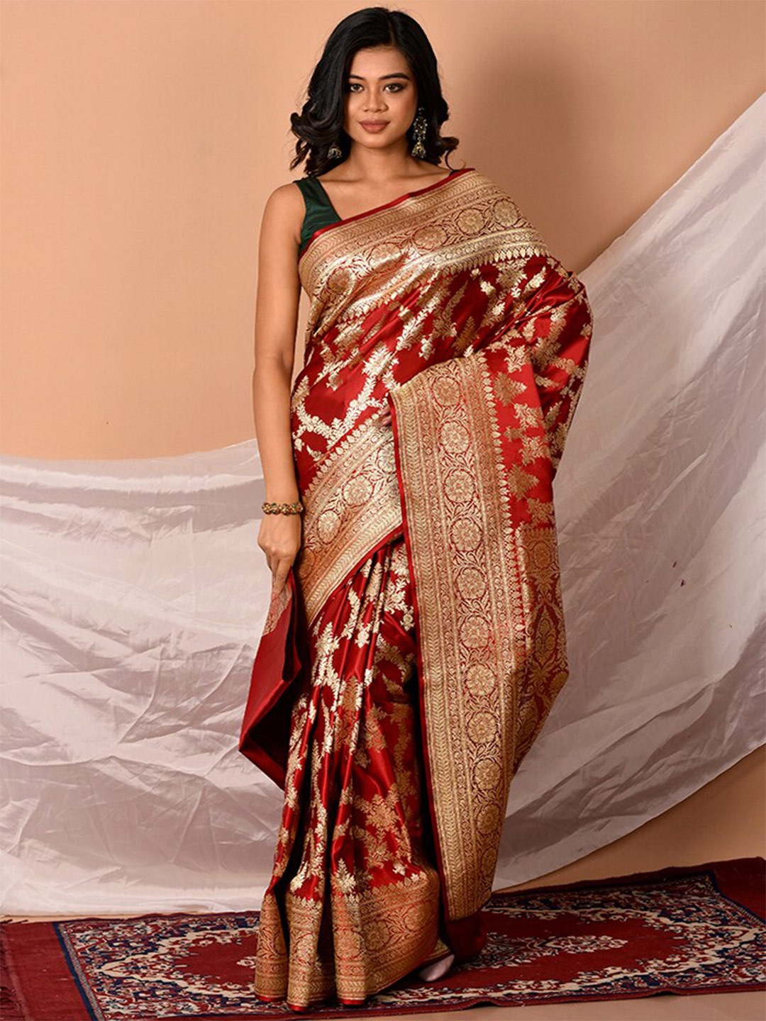 

AllSilks Maroon & Gold-Toned Ethnic Motifs Zari Banarasi Saree