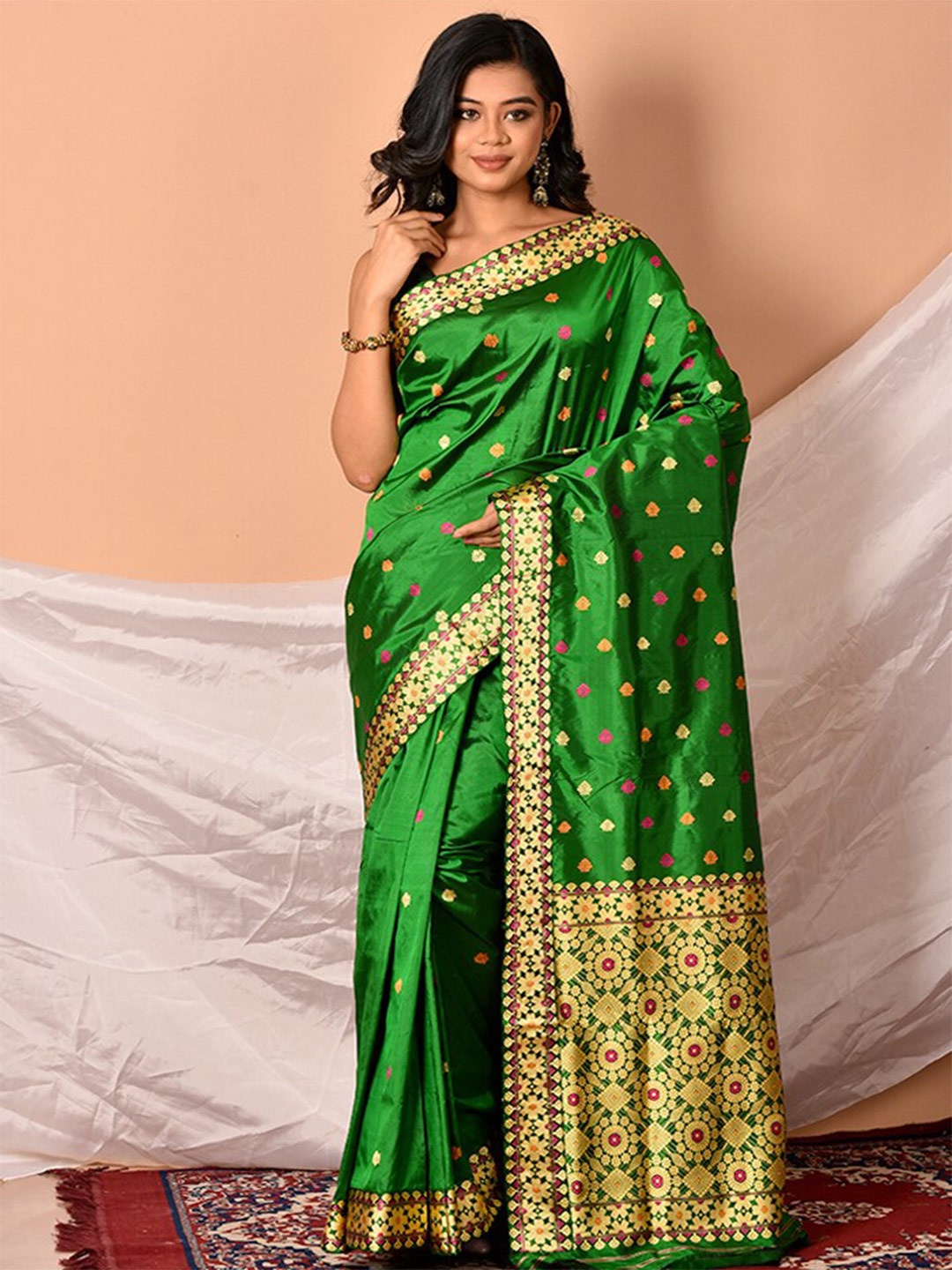 

AllSilks Green & Gold-Toned Woven Design Zari Pure Silk Saree