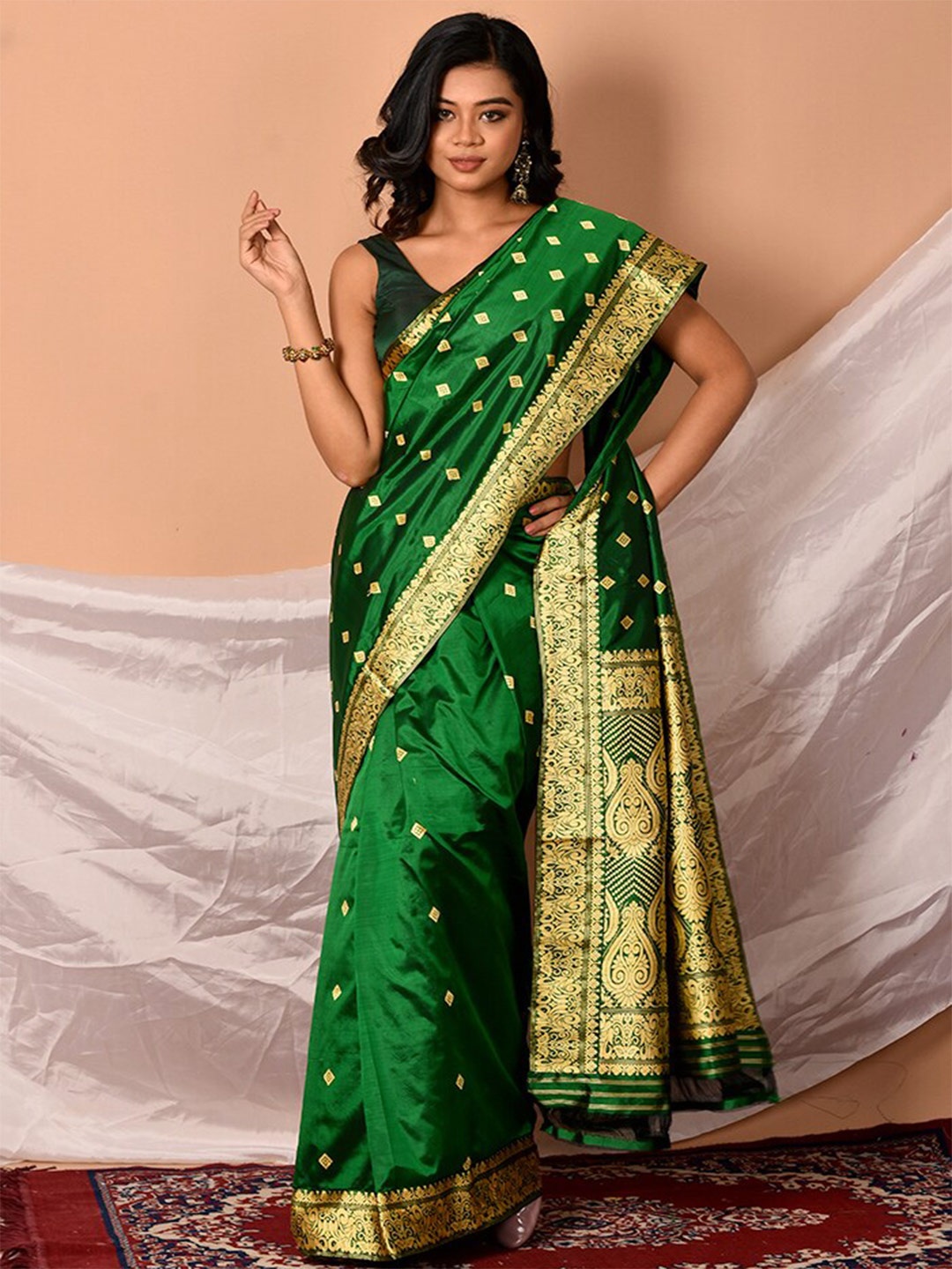 

AllSilks Green & Gold-Toned Woven Design Zari Pure Silk Saree