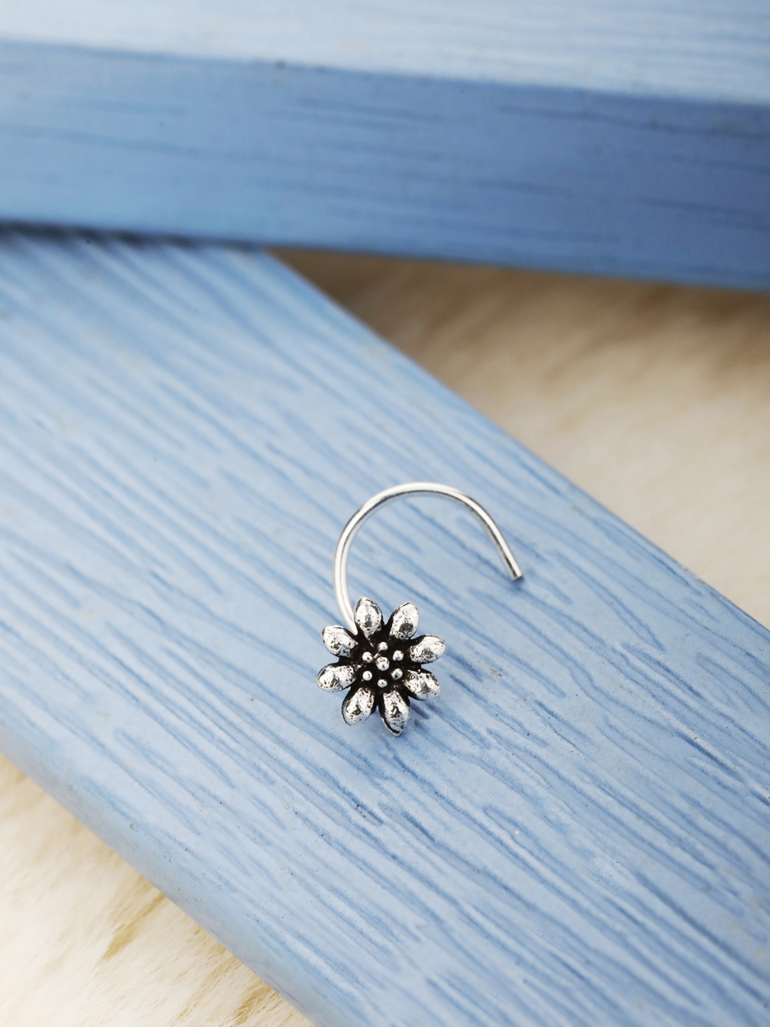 

Zavya Women Silver-Plated Floral Shaped Nosepin