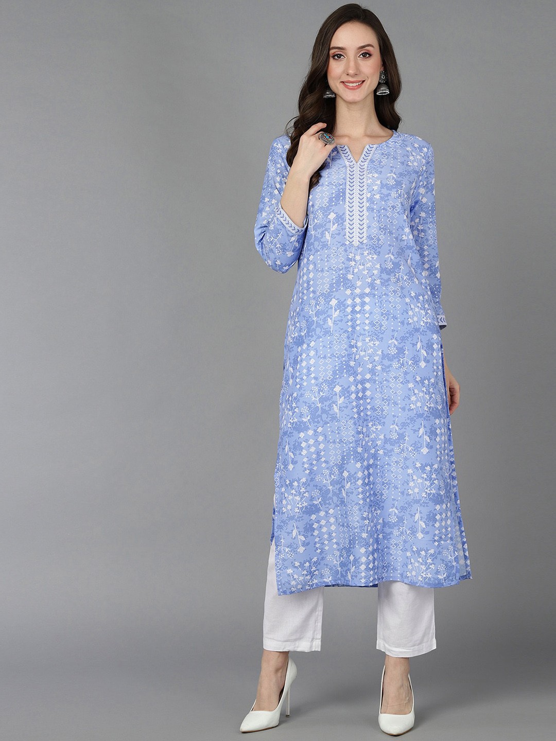 

AHIKA Women Blue & White Floral Printed Keyhole Neck Kurta