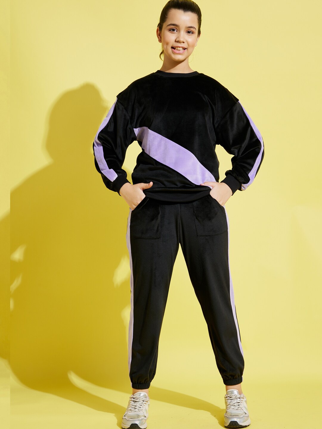 

Noh.Voh - SASSAFRAS Kids Girls Oversize Sweatshirt With Joggers, Black
