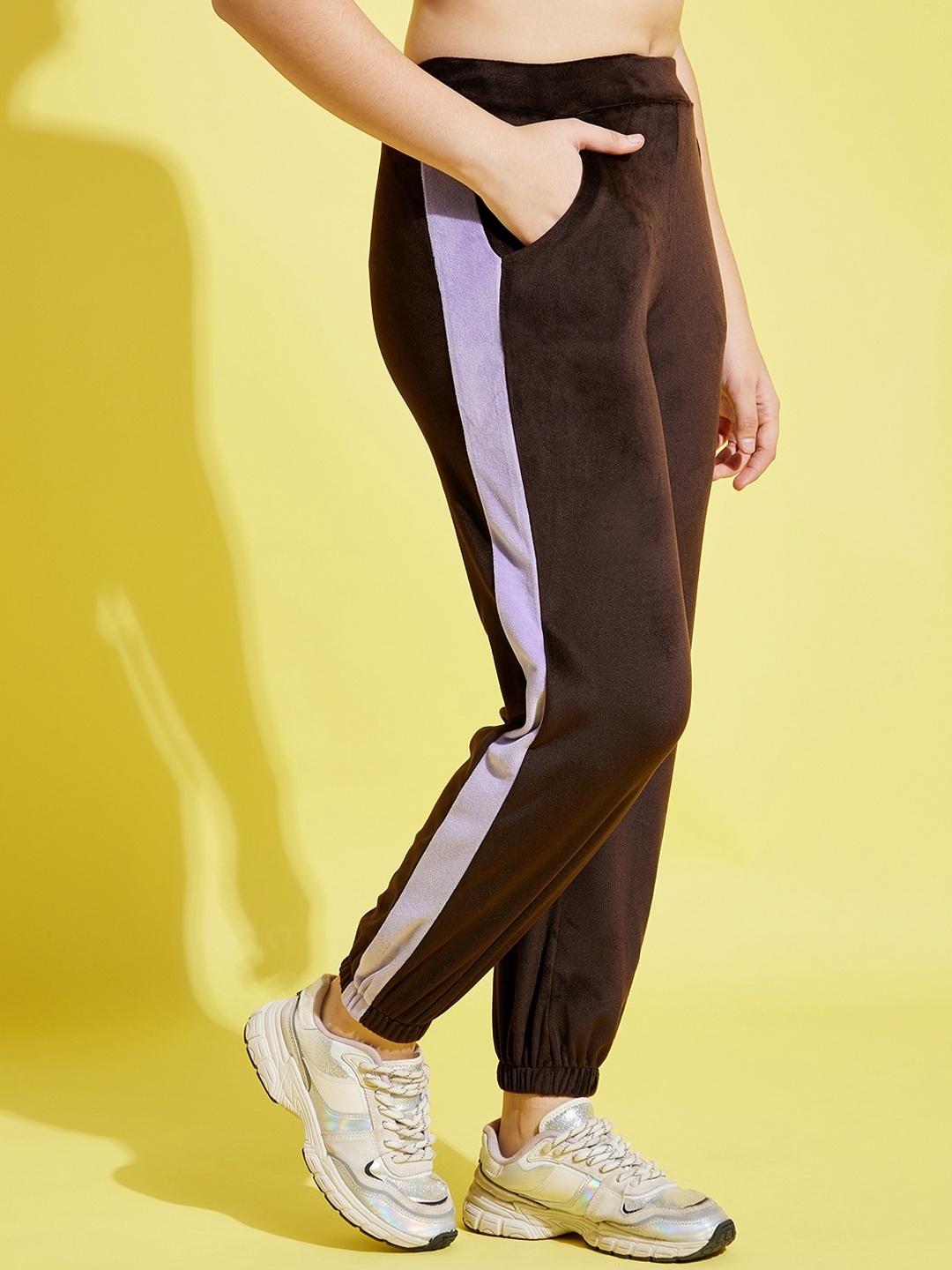 

Noh.Voh - SASSAFRAS Kids Girls Brown & Lavender Striped Velour Joggers, Black