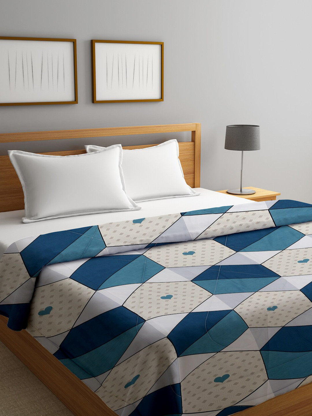 

HOSTA HOMES Cream-Coloured & White Geometric Mild Winter 210 GSM Double Bed Comforter