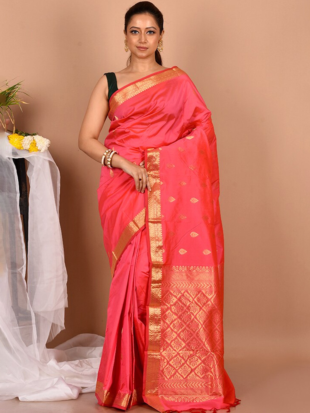 

AllSilks Pink & Gold-Toned Woven Design Zari Silk Blend Kanjeevaram Saree