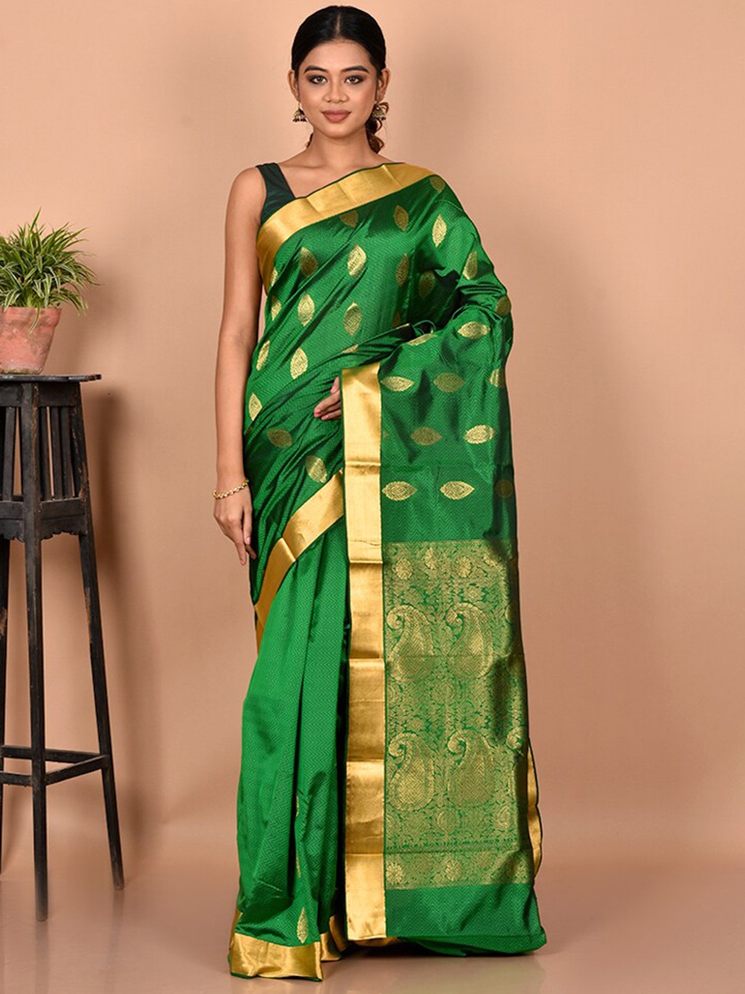 

AllSilks Green & Gold-Toned Ethnic Motifs Zari Silk Blend Kanjeevaram Saree