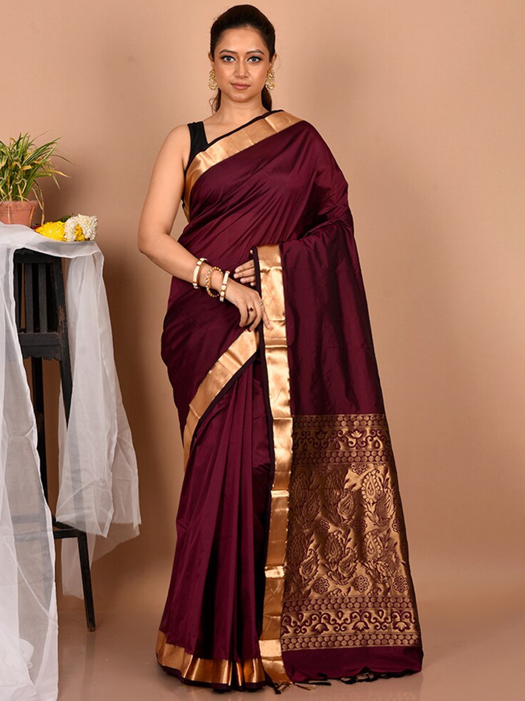 

AllSilks Maroon & Gold-Toned Zari Silk Blend Kanjeevaram Saree