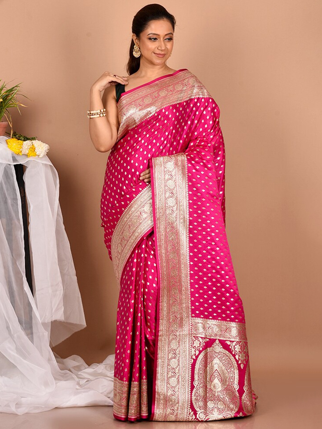 

AllSilks Pink & Gold-Toned Woven Design Zari Silk Blend Banarasi Saree