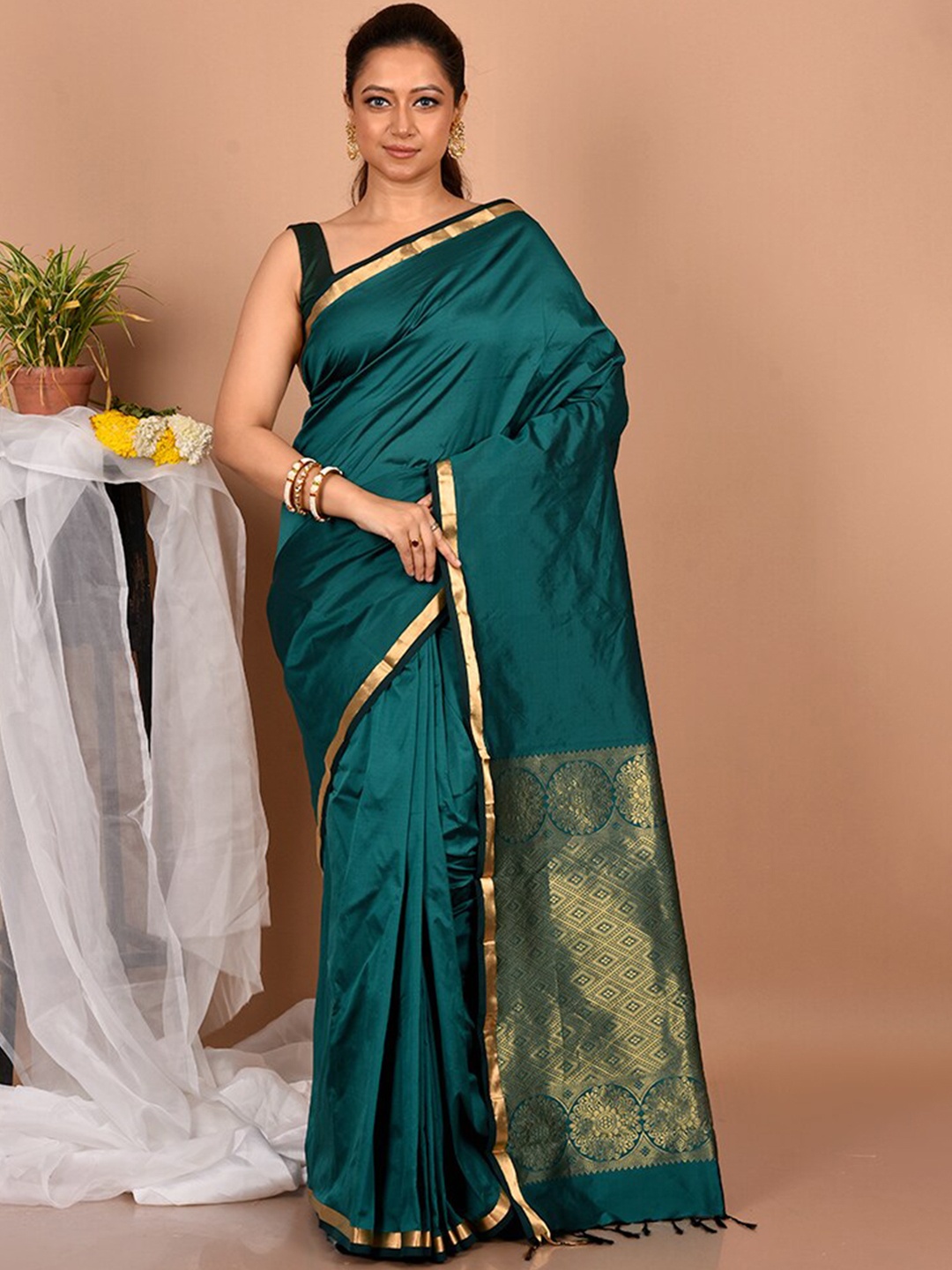 

AllSilks Green & Gold-Toned Zari Silk Blend Kanjeevaram Saree